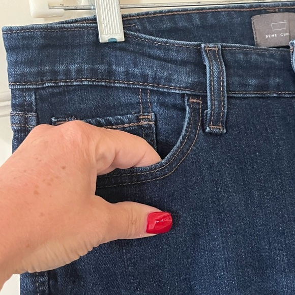 Levi’s Vintage Darker Washed Cropped Women's Jeans Size 6/28 - Picture 6 of 14